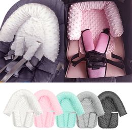 Oreillers Oreiller de soutien de tête de couchage doux de sécurité de voiture de bébé avec la sangle de ceinture de sécurité assortie couvre l'appui-tête de Protection de cou de siège d'auto de bébé 230905
