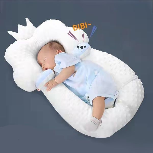 Almohadas Bebé Almohada nacido Cojín de protección para la cabeza del bebé Almohadilla de soporte para el cuello de enfermería Forma de corona Rosa Azul Almohada de cuna transpirable 230516