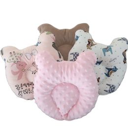 Kussens geboren baby ushapte katoenen beer excentrieke hoofdcorrectie vormgevende kinderen beddings bedproducten 230512