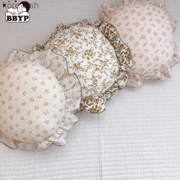 Almohadas Almohada redonda de algodón floral coreano para bebé con volantes Muselina Cojín para niños Ropa de cama para bebés recién nacidos Cojines RoomL231116