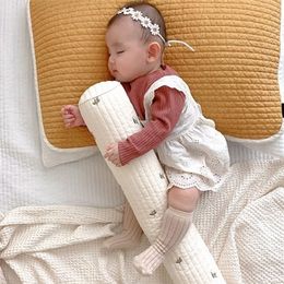Kussens Milancel Baby Pillow Cute Borduurwerk geboren Soothing Pillow Crib Antikick Bed Fence 1060cm 220909