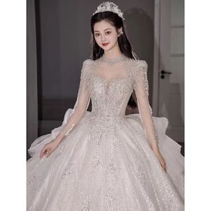 pincess Blanco Una línea Vestidos de novia Vestidos de novia Falda de tul escalonada hinchada Tren largo Vestido de novia Botones cubiertos con apliques completos Vestidos de novia de talla grande