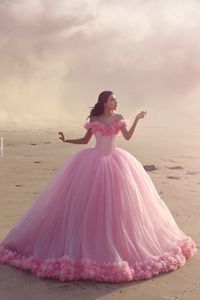 Roze Prinses Quinceanera Jurken Off Shoulder Handmade Flowers Sweep Train Prom Dresses Sweet 15 Jurk Abendklijker Vestidos 15 Anos