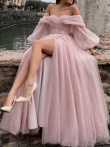 Roze A-line prom-jurken 2023 Lange mouw Off Schouder TULLE SEUDEN SLIT AVOND FORMAL JACHT Vestidos de Fieast Robe de Soiree