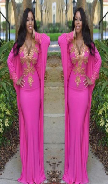 Pink Arabe Dubaï Marocain Kaftan Robes de bal turques avec manches longues Broids de soirée profonde Perles d'or Party Prom C8849640