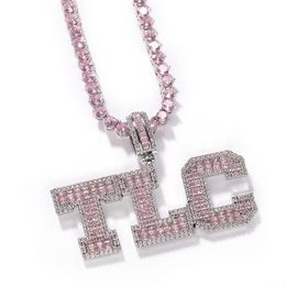 Pink Baguette Solid Letters Collier Nom Collier Pendant avec chaîne de tennis Iced Out Jewelry288g personnalisé