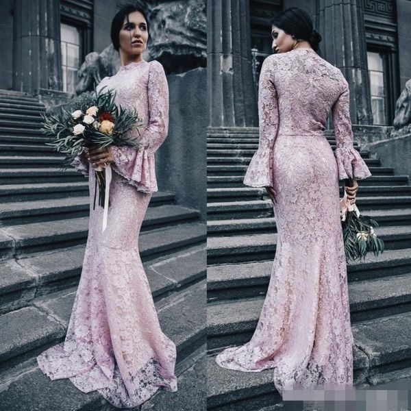 Vestidos de dama de honor de encaje negro rosado 2020 Cuello alto festoneado Mangas largas de Julieta Vestido de dama de honor de sirena Vestido de noche formal para invitados de boda