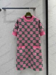 Pink Brand Classique Jacquard Plaid Manches Courtes Tricoté Fil de Laine Importé Version Simple Style Décontracté Tempérament Maxiskit Robe pour Femmes