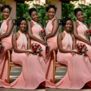Roze bruidsmeisje blush jurken 2022 zeemeermin sexy halter vloer lengte op maat gemaakte satijn plus size maid van honor jurk vestidos Afrikaans land bruiloftslijtage