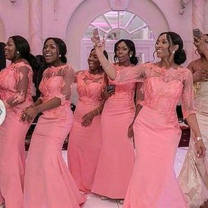 Vestidos de dama de honor rosados Sirena Medias mangas Apliques de encaje Tul Vestidos de invitados de boda en la playa Longitud del piso Tallas grandes Por encargo Ropa formal Ocn