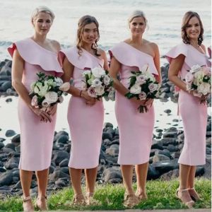 Roze bruidsmeisje jurken een schouderthee lengte mantel ontwerper op maat gemaakte satijn plus size maid of honor jurk strand bruiloft feestvestidos 403 403