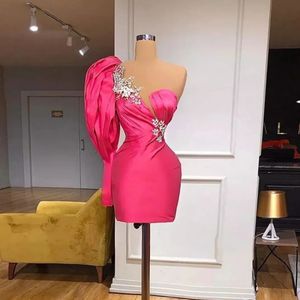 Robes de cocktail rose une robe de bal courte épaule avec des volants mini robe à la maison robes sur mesure de Mariee