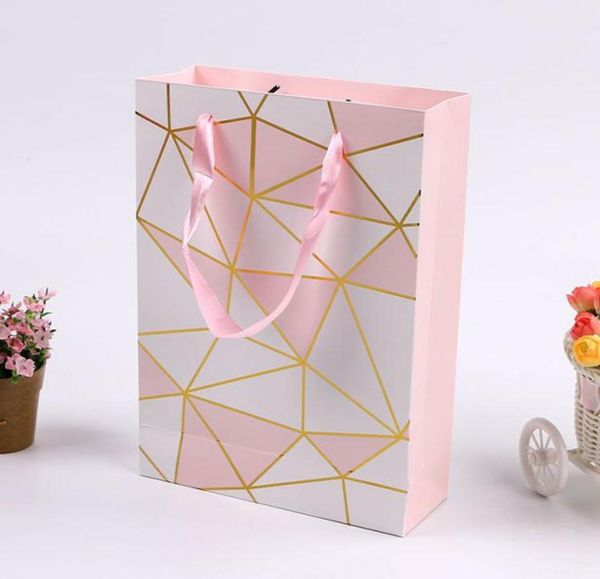 Sac cadeau en papier en couleur rose avec poignée Sacs d'emballage de fête d'anniversaire de mariage de la Salentine039s 4383575