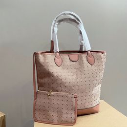 Bolso de mano de diseñador rosa Bolso de concha Bolsos de hombro para mujer Accesorios de hardware dorado Bolso de dama de cuero de vaca con estampado de letras clásicas Bolso de alta calidad