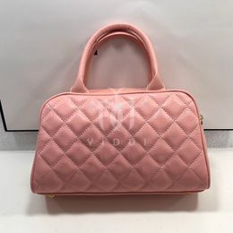 Sac fourre-tout design rose Womens Caviar Lattice sacs à main de luxe Sac de voyage en forme d'oreiller moyen de grande capacité