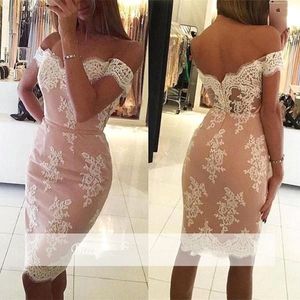 Vestidos de Cóctel elegantes de color rosa, vestido de fiesta de encaje satinado hasta la rodilla con hombros descubiertos, vestidos de fiesta de talla grande 258V