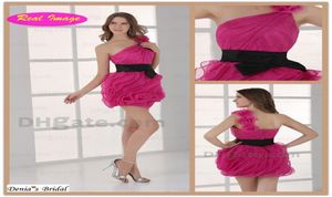 Vestidos de fiesta de un solo hombro exquisitos rosados Vestido de cóctel Organza cortada con fajín negro Mini HX82 dhyz 012642907