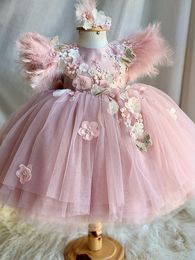 Pink Feather First Holy Communion Dresses Girls 2024 Brand Lace baby peuter Pageant bloemenmeisje jurk voor bruiloften 3d bloemen tule gezwollen verjaardagsjurken 403