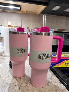 Roze Flamingo Tumbler Quencher H2.0 1:1 kopie met logo 40oz roestvrijstalen bekers handvat deksel en rietje 2e generatie automokken waterflessen 1206