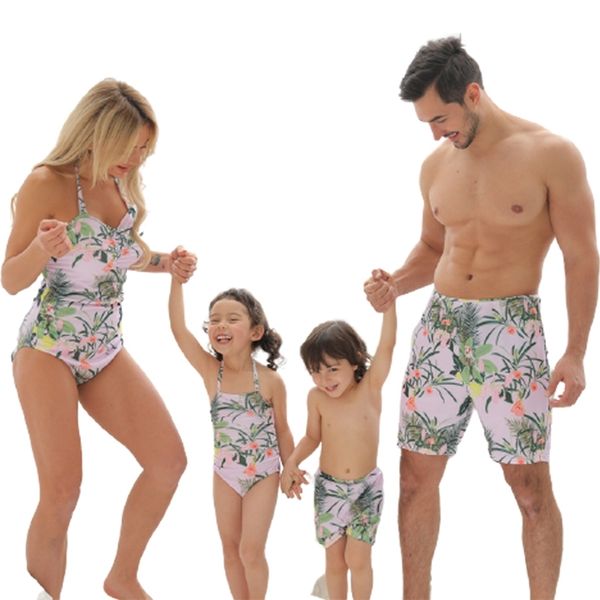 Pink FlowerTrajes de baño Trajes a juego de la familia Madre Hija Bikini Traje de baño Mamá y yo Vestidos Ropa Look Padre Hijo Pantalones cortos 210417