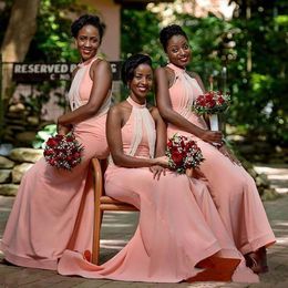 Vestidos de dama de honor con cuello halter rosa para la boda Sirena de gasa Vestidos largos de dama de honor Tren de barrido sudafricano Vestido de dama de honor barato BD8995