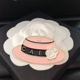 Broche de créateur de chapeau rose, broches de marque, accessoires de bijoux de luxe, cadeaux de fête de mariage