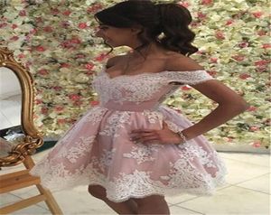 Pink Ivory Lace V Neck Homecoming -jurken Elegant voor meisjes Jurk Plus Size Applique met korte mouwen goedkope prom feestavond D4470075
