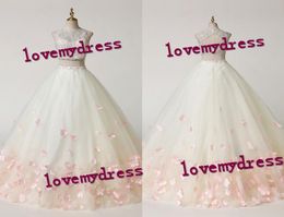 Pink Ivory New Quinceanera Robes Sweet 16 Girls 2023 MAINS MAINS FORES PERLS Perles en dente