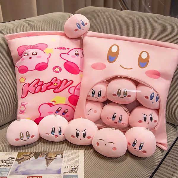 Pink Kirby Game Figuras una bolsa de peluche con 6 muñecas colgantes de muñecas de budín de almohada animales de peluche kawaii cojín para regalo 231221