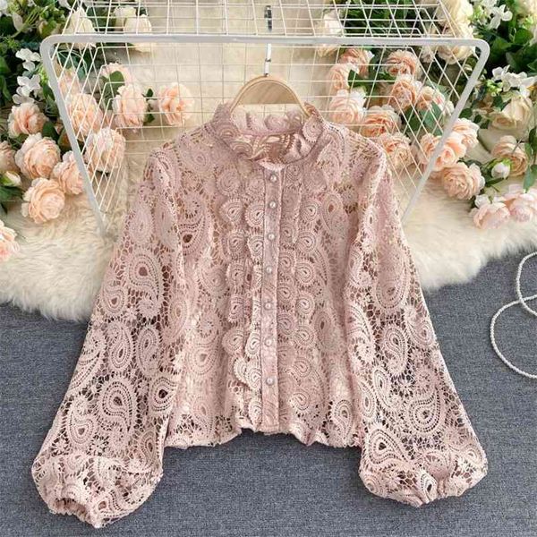 Chemise en dentelle rose Femmes Mode Summer Hollow Out Blouse Floral Élégant Boutons à manches longues Femme Top avec Camis 210603