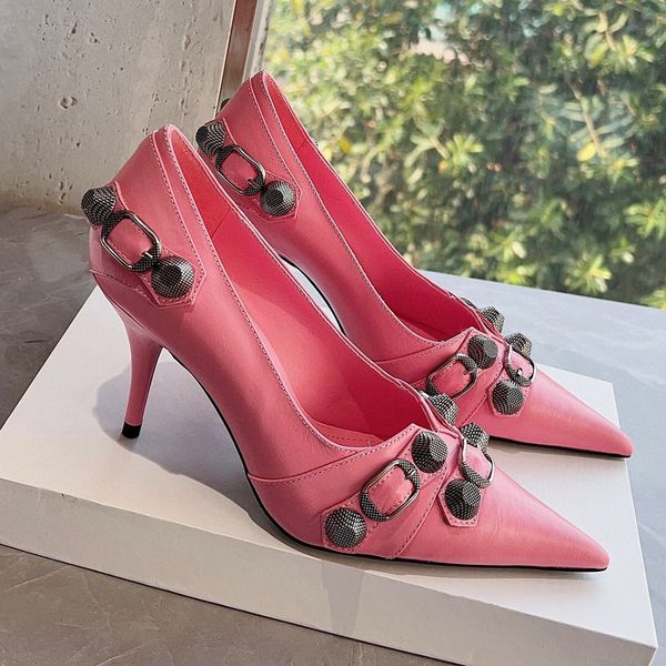 Zapatos de tacón de piel de cordero rosa con hebilla adornada Slip-on con punta en punta Slip-On stiletto desfile de moda Zapatos de noche mujeres diseñadores de lujo Zapatos de vestir con caja