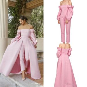 Roze prom -jumpsuit met lange mouwen met afneembare trein uit schouder gezwollen lange mouwen