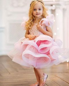 Roze mooie gezwollen bloem meisje jurk geappliceerd organza op maat gemaakte verjaardag jurken mouwloze knielengte pageant eerste communie jurken