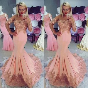 Roze off shoulder prom jurken kant kralen lange mouwen zeemeermin avondjurken Saoedi-Arabië ruches sweep trein formele feestjurk 2020