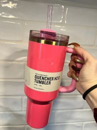 Roze Parada Quencher H2.0 40oz roestvrijstalen bekers met handvat, deksel en rietje Autobekers met grote capaciteit Geïsoleerde rozenkwartswaterflessen