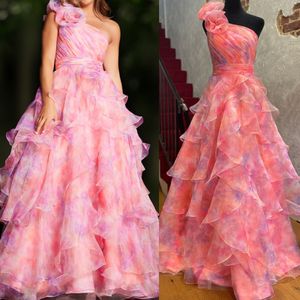 Roze Print Galajurk 2k24 Eén schouder Ruches Lagen Bloemen Organza A-lijn Dame Optocht Formele avonden Evenement Feest Runway Black-Tie Gala Sweet 16 Jurk Hoge taille