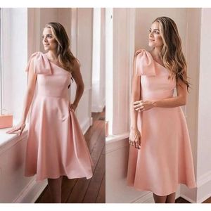 Roze prom een ​​korte 2021 schouderjurken chiffon boog knie lengte op maat gemaakte plus size staartjurk formele ocn slijtage vestido