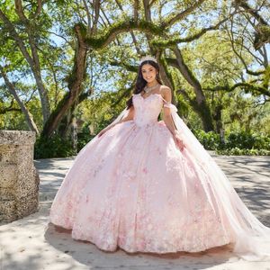 Rose Quinceanera Robes Floral Appliques Fleurs Avec Cape Court Train Étage Longueur Fête D'anniversaire De Bal Robes De 15 Anos