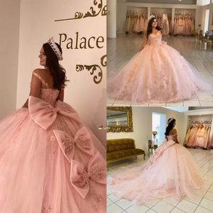 Robes quinceanera roses lacets appliqués sur l'épaule Bow Princess Ball Robe Prom Party Wear Sweet 16 Robe Vestidos Masquerade 270F