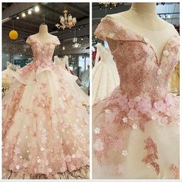 Rose Quinceanera Robes De Luxe 3D Floral Applique Fleurs À La Main Perlée Cap Manches Scoop Cou Doux 15 16 Anniversaire Prom Party Robe De Bal