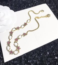 Collier pendentif Floral strass rose élégant cristal dames lettre bijoux pendentifs colliers pour amoureux cadeaux d'anniversaire 8929365