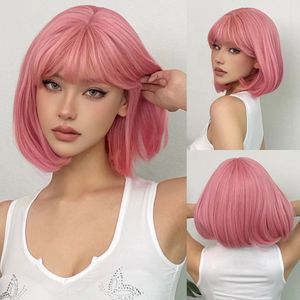 Perruque synthétique droite courte rose Bob avec frange adaptée aux jeux de rôle Perruque Lolita adaptée aux fêtes de femmes blanches perruque naturelle haute température 230125