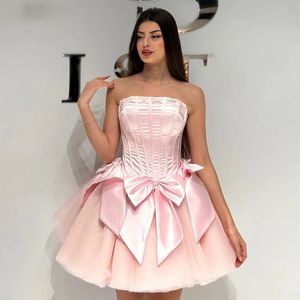 Roze strapless korte homecoming jurken a-line mini vlinderdas prom jurk veter omhoog terug satijn dames club slijtage