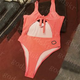 Roze badkledingbrief geborduurd bikini dames één stuk zwempak sexy holle badpak