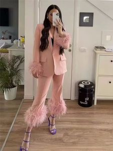 Roze op maat gemaakte damesbroek pakken struisvogel veer beroemde dame aanpassing prom formele gastkleding voor bruiloft 2 stuks