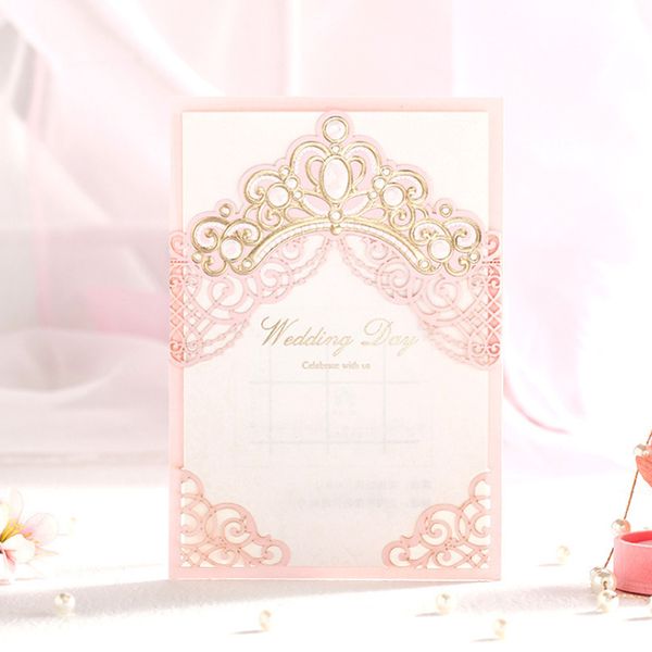 Cartes d'invitation de mariage roses avec cartes de conception de flore creuses en relief doré pour décoration de mariage, réception nuptiale