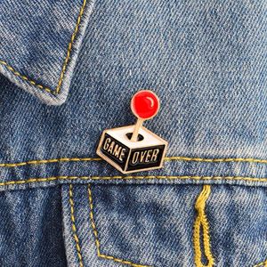 Pinnen en broches game over console pin kawaii schattige pins badges revers pin voor je tas -tas hoedcadeaus