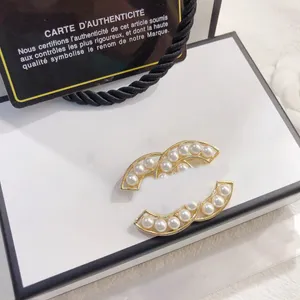 Pines Diseñador de la marca Broches de letras Mujeres de lujo Rhinestone Crystal Broche Traje Pin 18K Chapado en oro broche Accesorios de joyería de moda