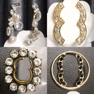 Broches de marque de marque Brooch Pin de créateur Broches Femmes Femmes Gold plaqué Sier Robe Diamond Broochs Marier Guadding Party Gift Accessorie Jewelry ES S S