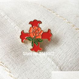 Pins broches 100 stcs vrijmetselaars revers Pin Knight Scottish Rite Red Kruis van Constantine Rose Glitter Pins broche Masons Custom Email Dhcyf